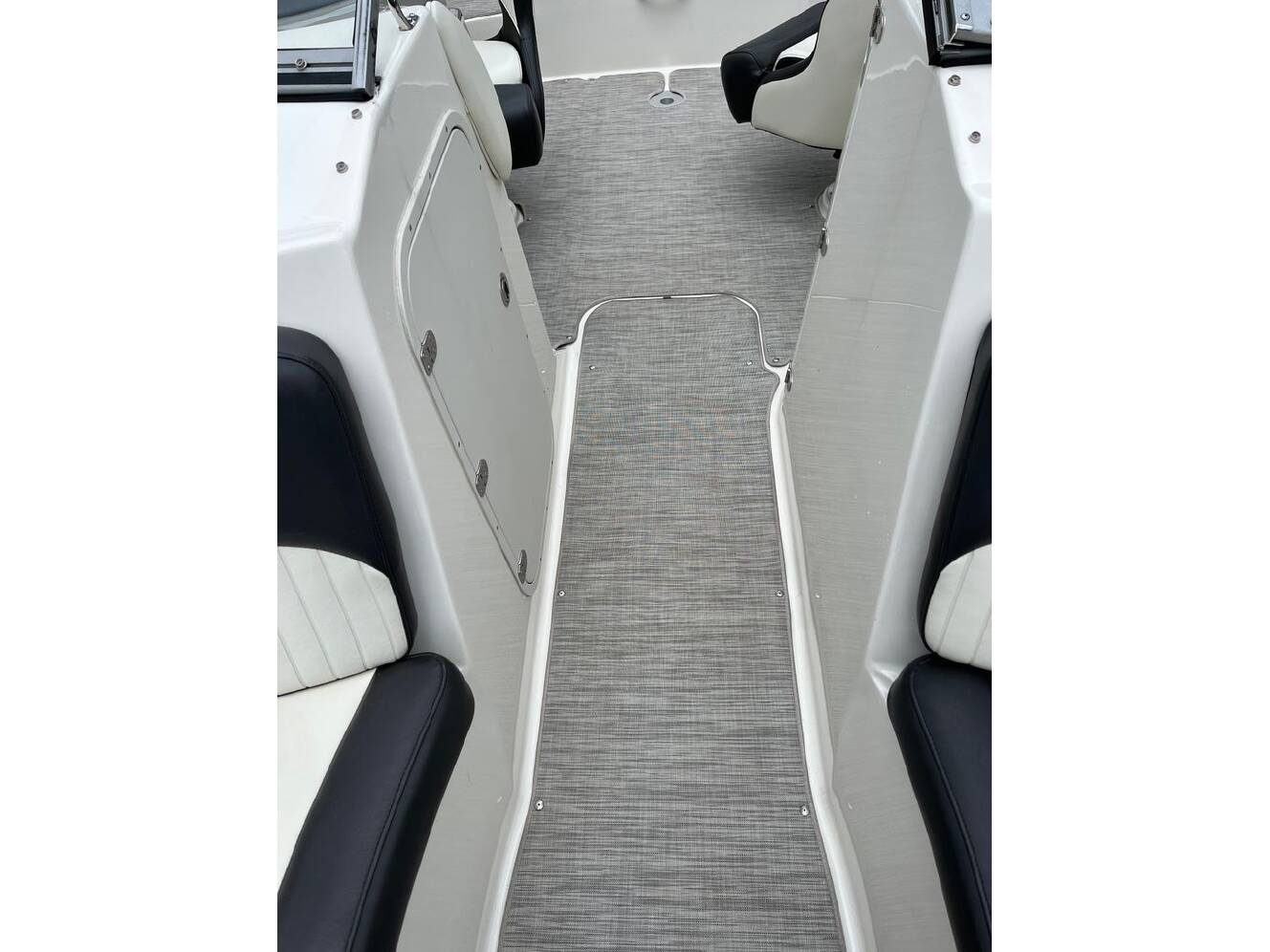A photo of this 2018 Stingray 235LR