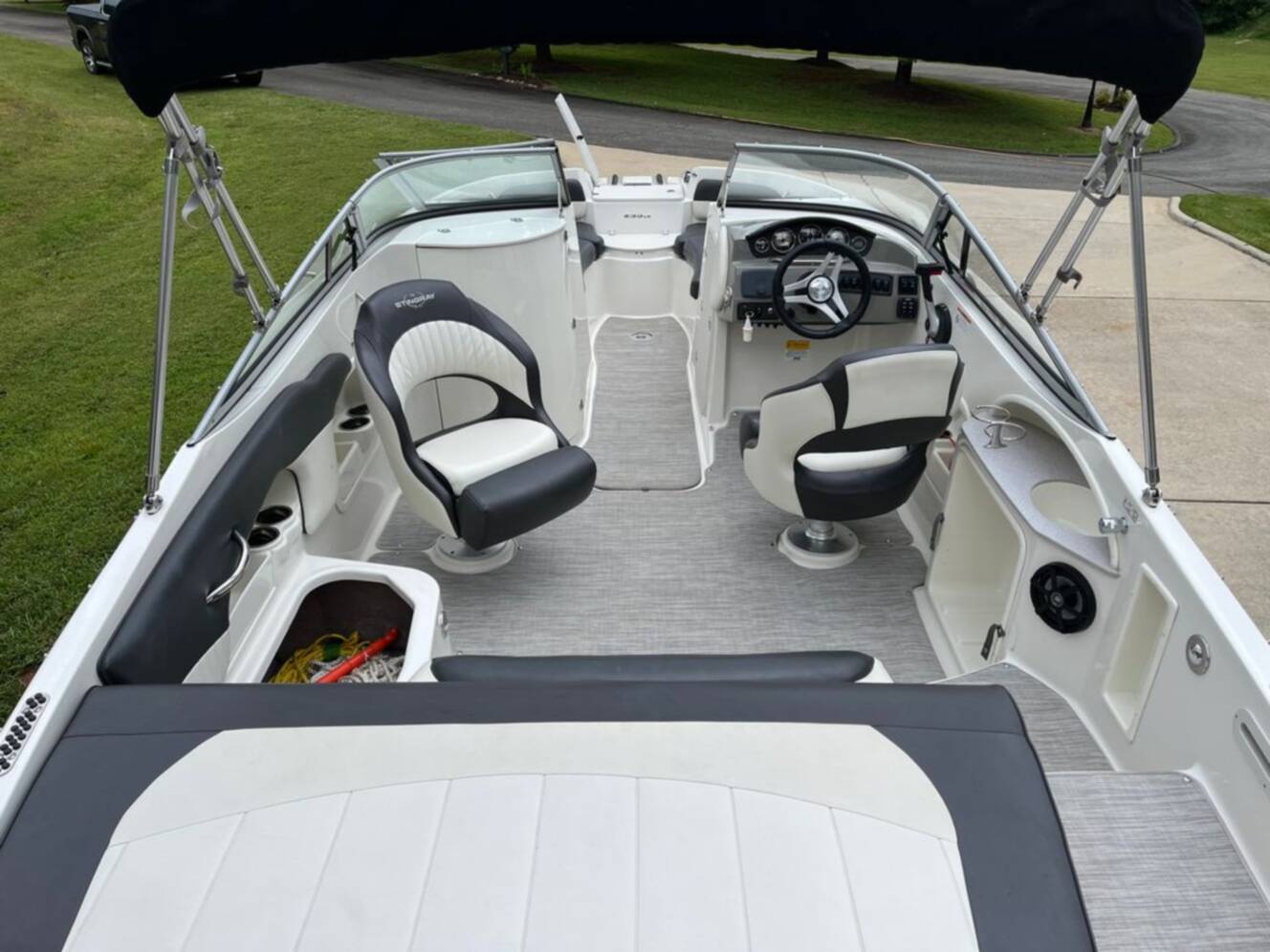 A photo of this 2018 Stingray 235LR