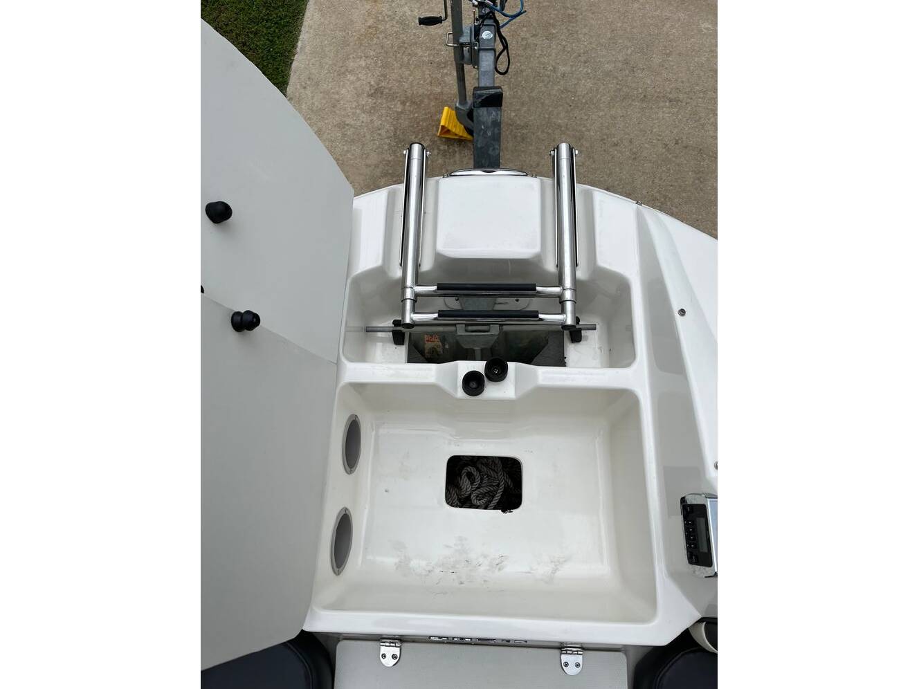 A photo of this 2018 Stingray 235LR