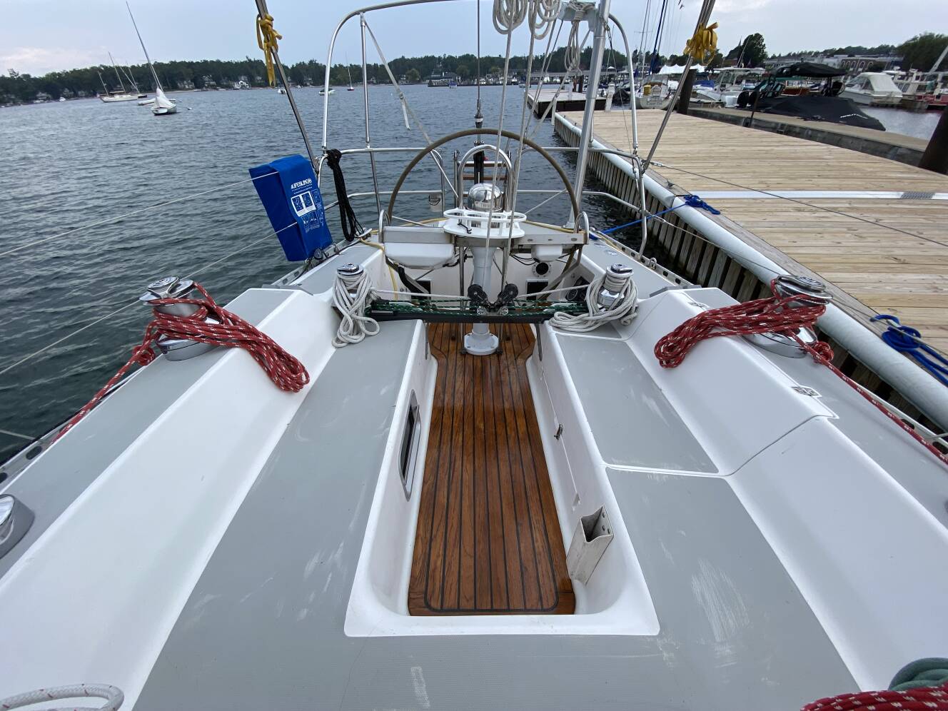 A photo of this 1989 J/Boats J/40