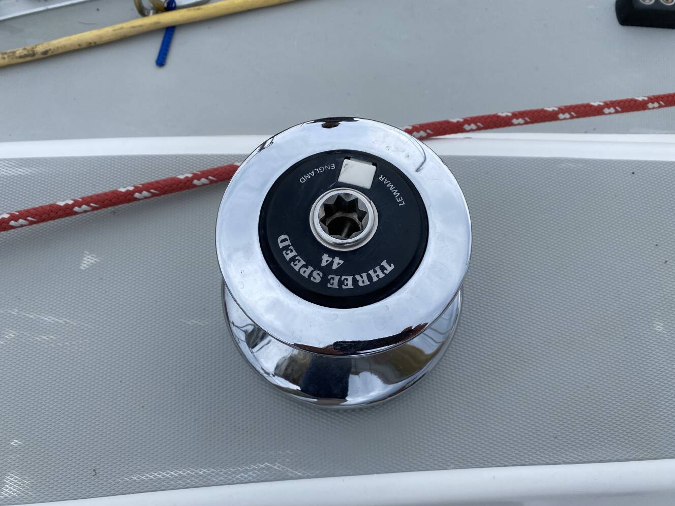 A photo of this 1989 J/Boats J/40