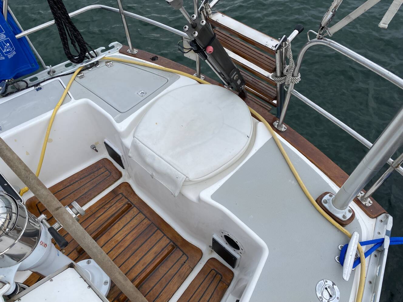 A photo of this 1989 J/Boats J/40