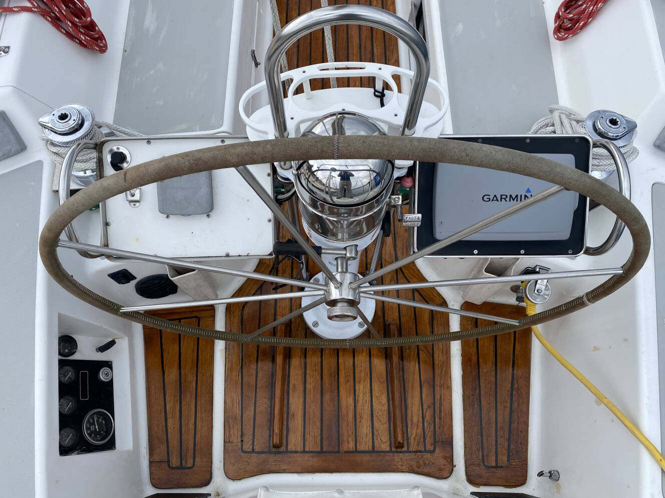 A photo of this 1989 J/Boats J/40