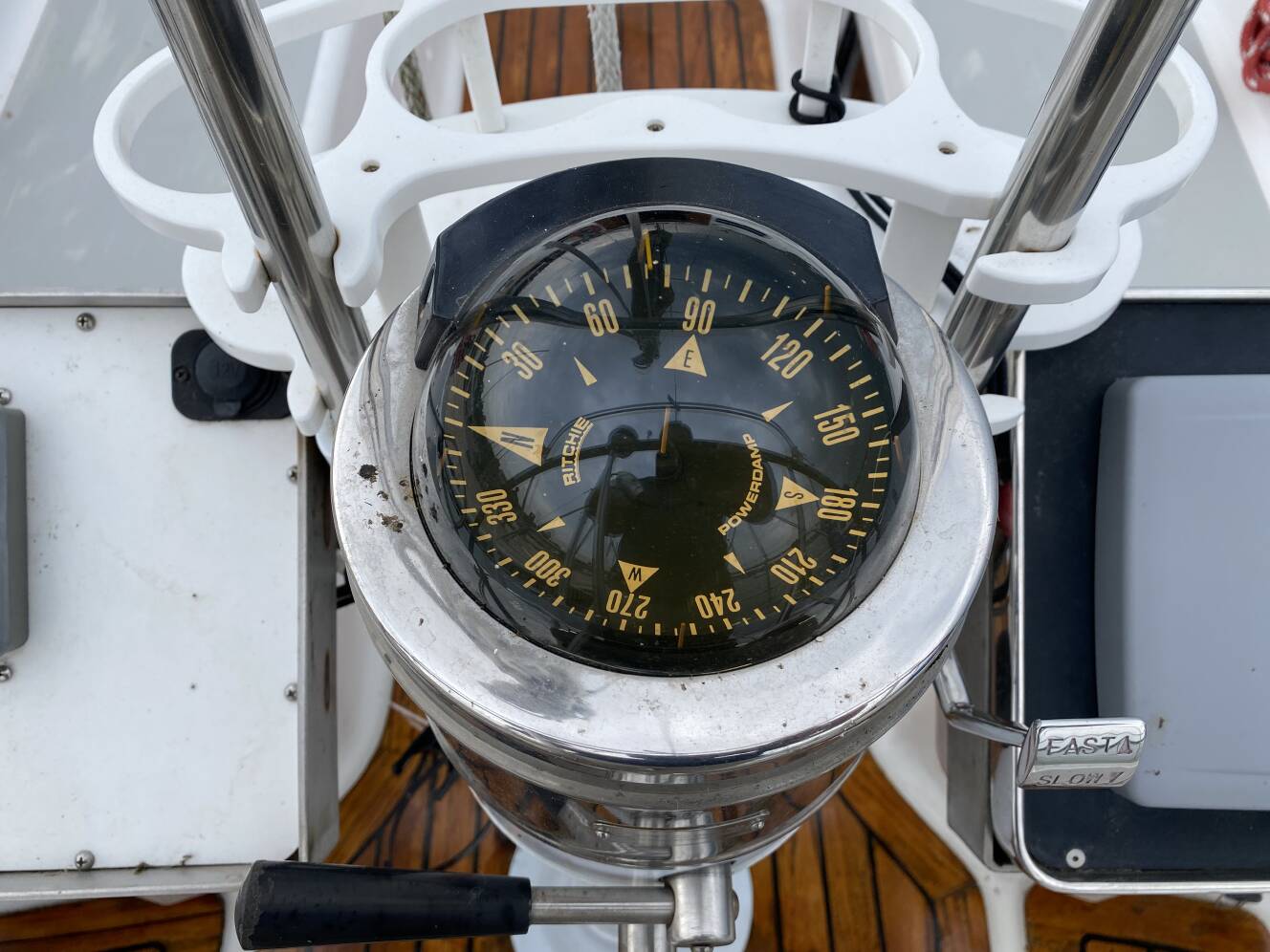 A photo of this 1989 J/Boats J/40