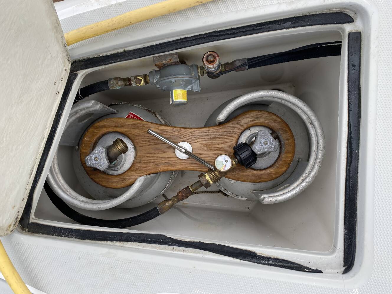 A photo of this 1989 J/Boats J/40