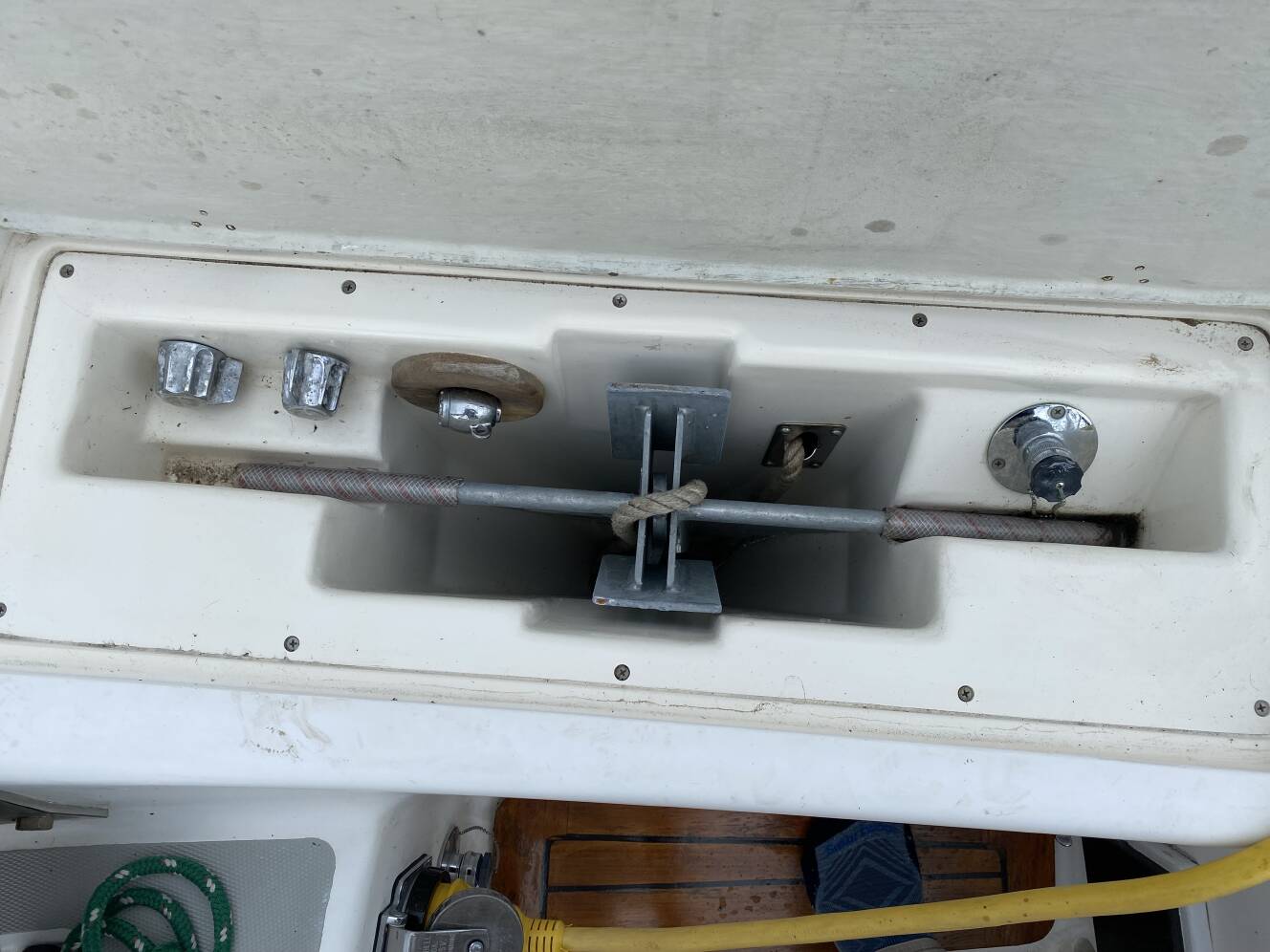A photo of this 1989 J/Boats J/40
