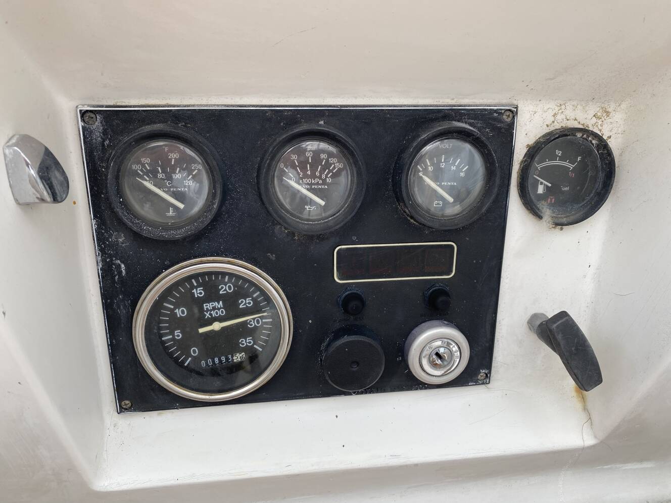 A photo of this 1989 J/Boats J/40