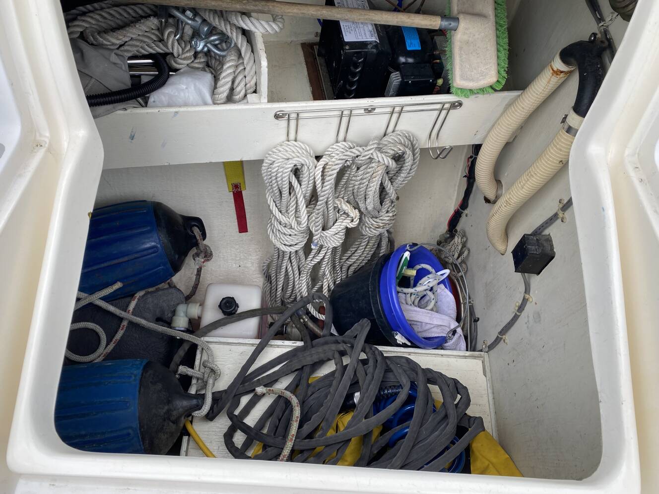 A photo of this 1989 J/Boats J/40