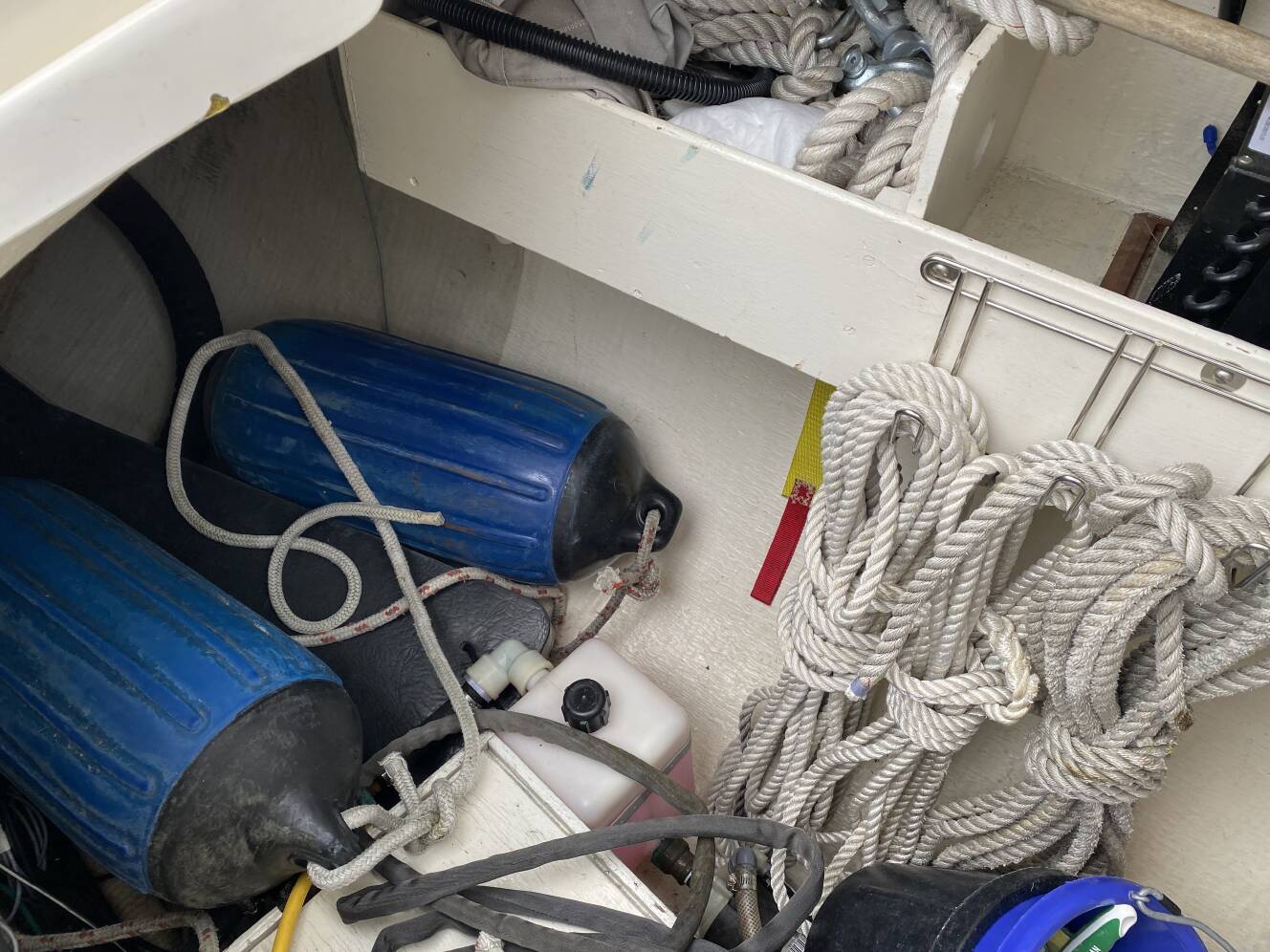 A photo of this 1989 J/Boats J/40