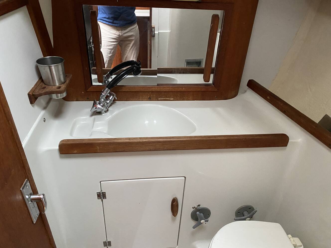 A photo of this 1989 J/Boats J/40