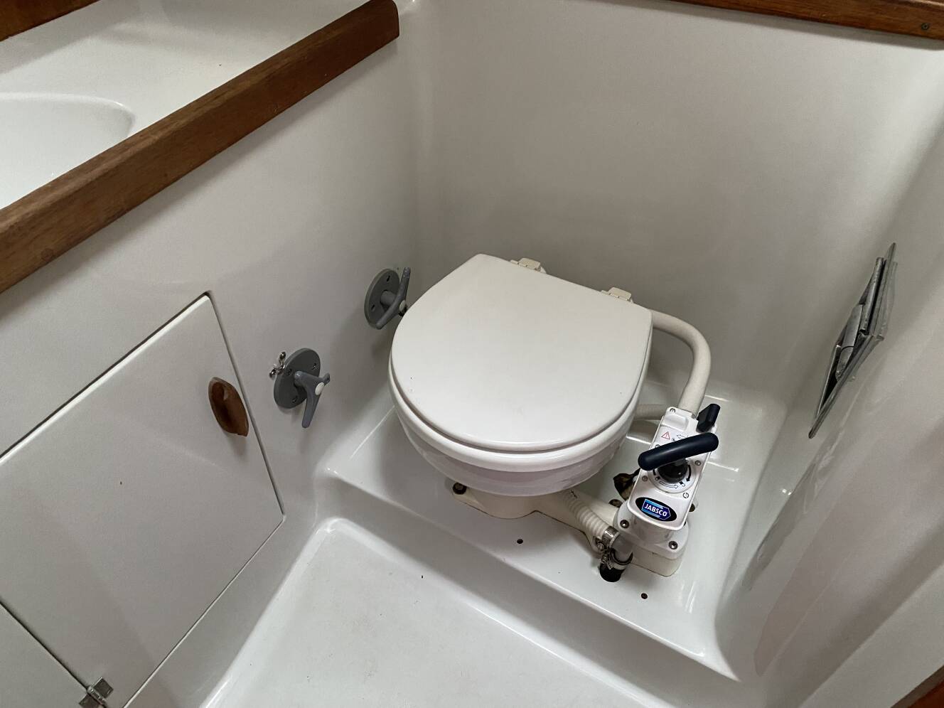A photo of this 1989 J/Boats J/40