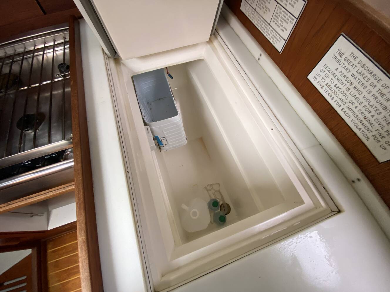 A photo of this 1989 J/Boats J/40