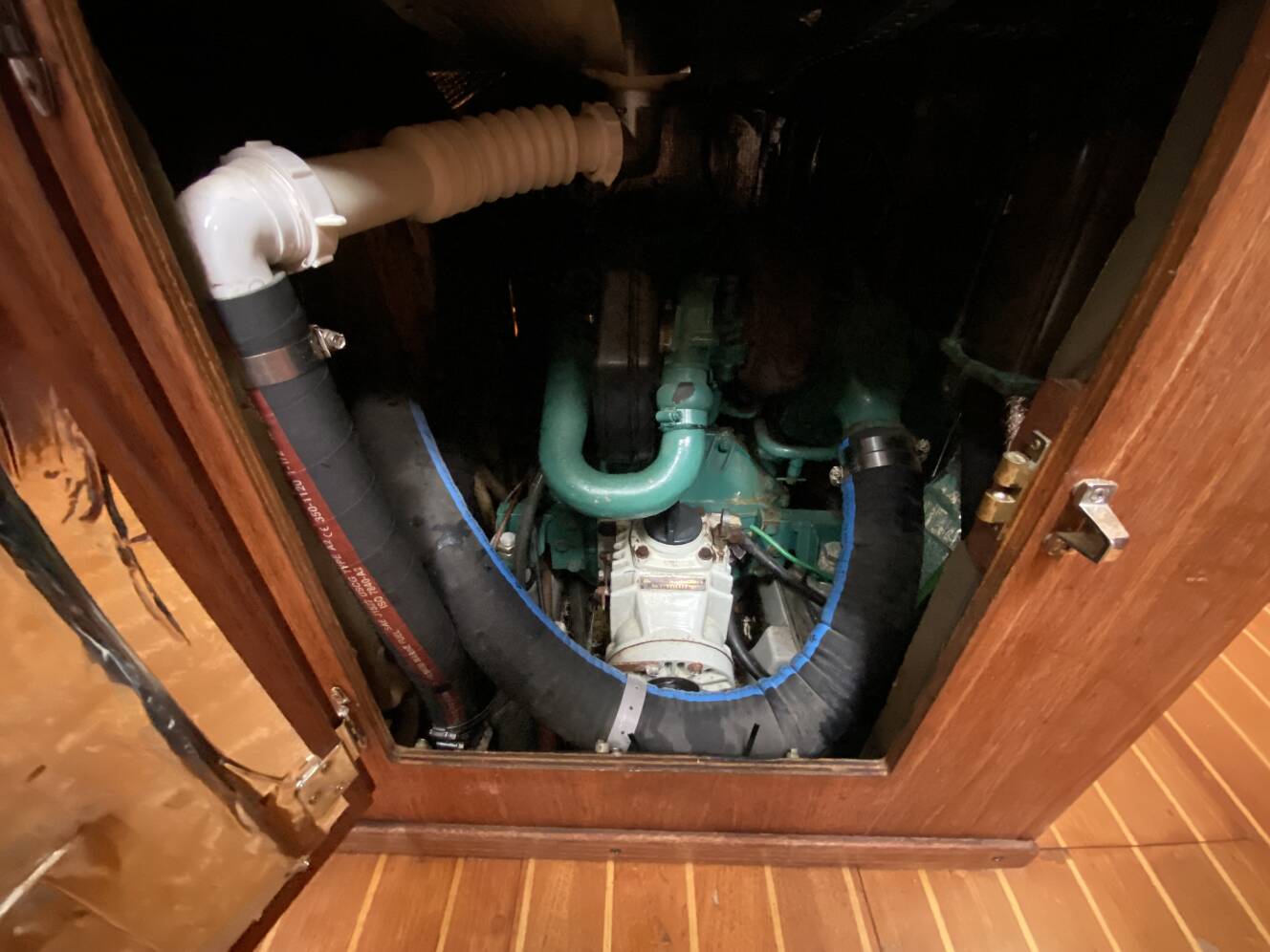 A photo of this 1989 J/Boats J/40