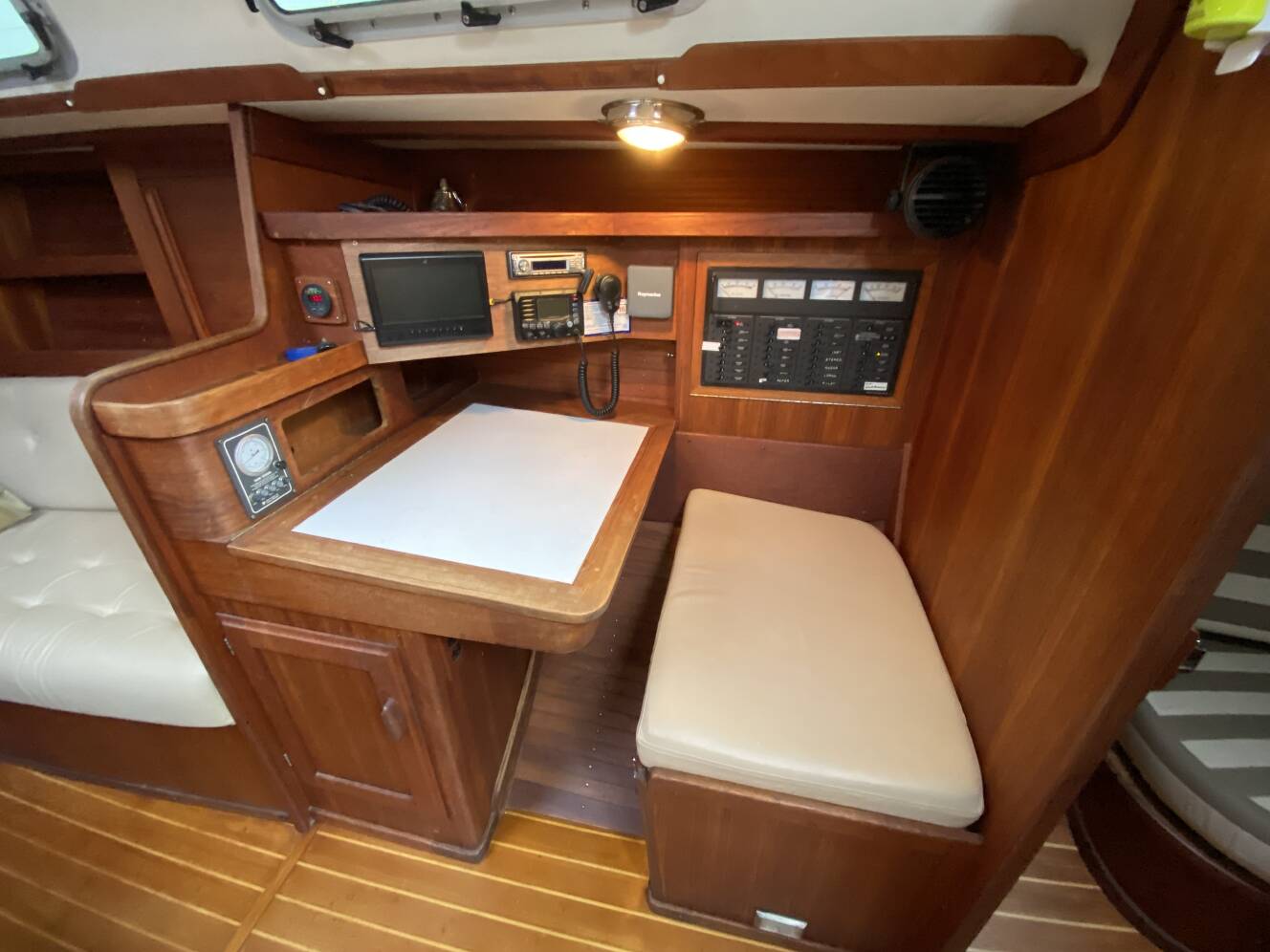 A photo of this 1989 J/Boats J/40