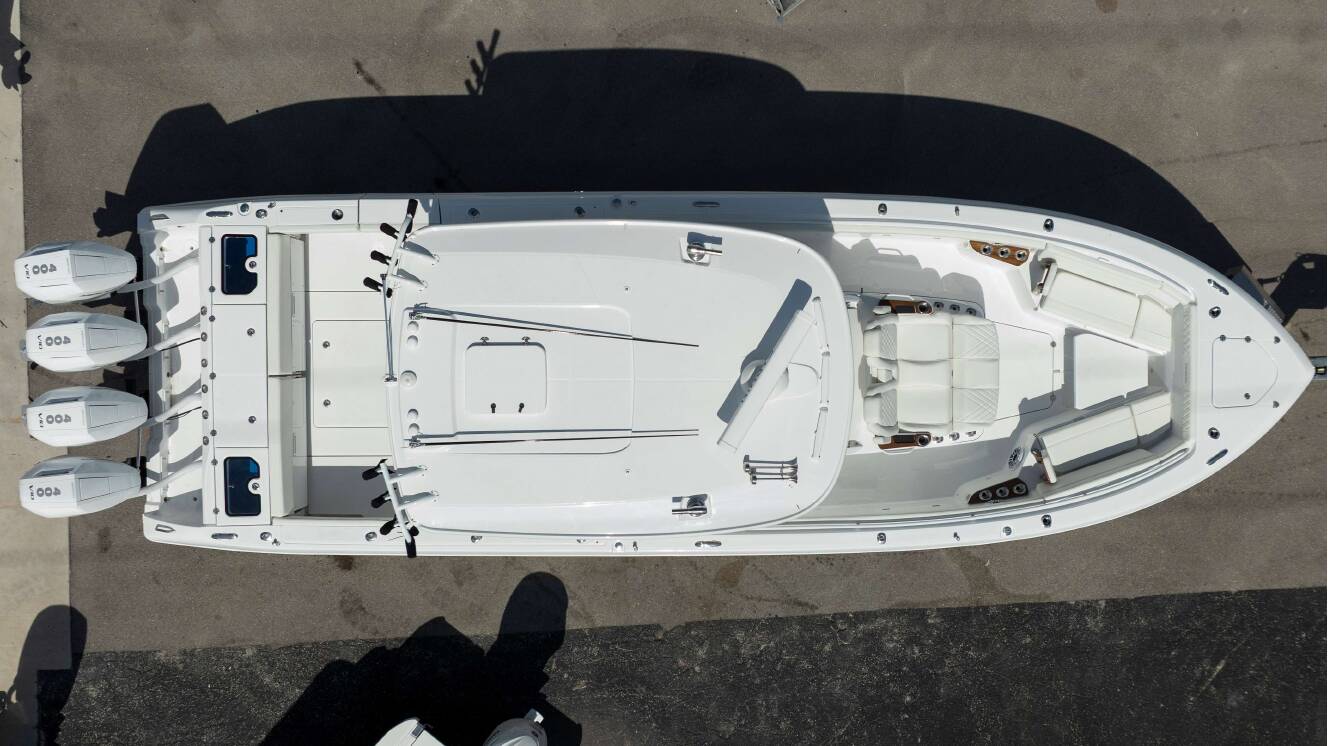 A photo of this 2026 Everglades 395 CC