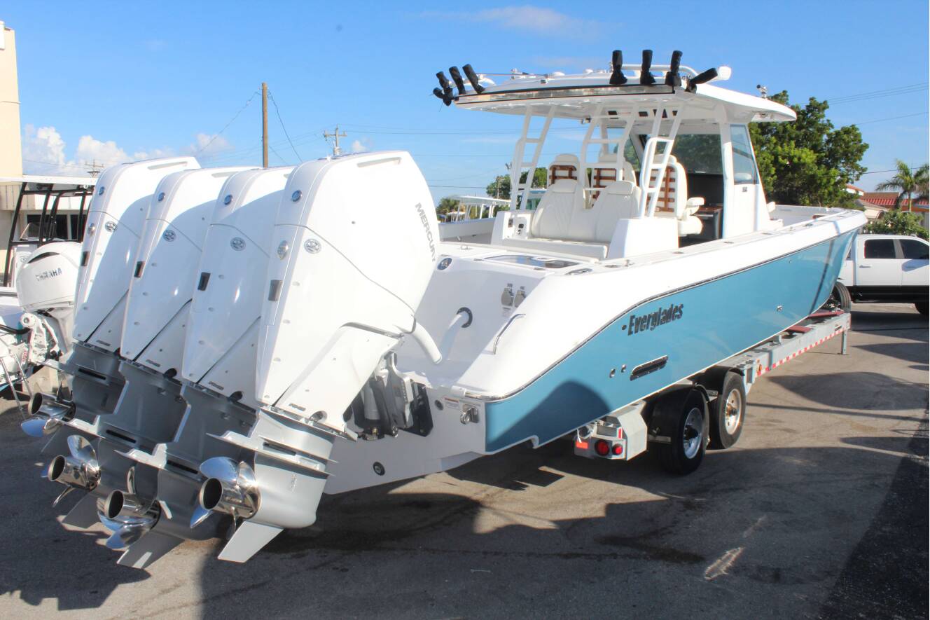 A photo of this 2026 Everglades 395 CC