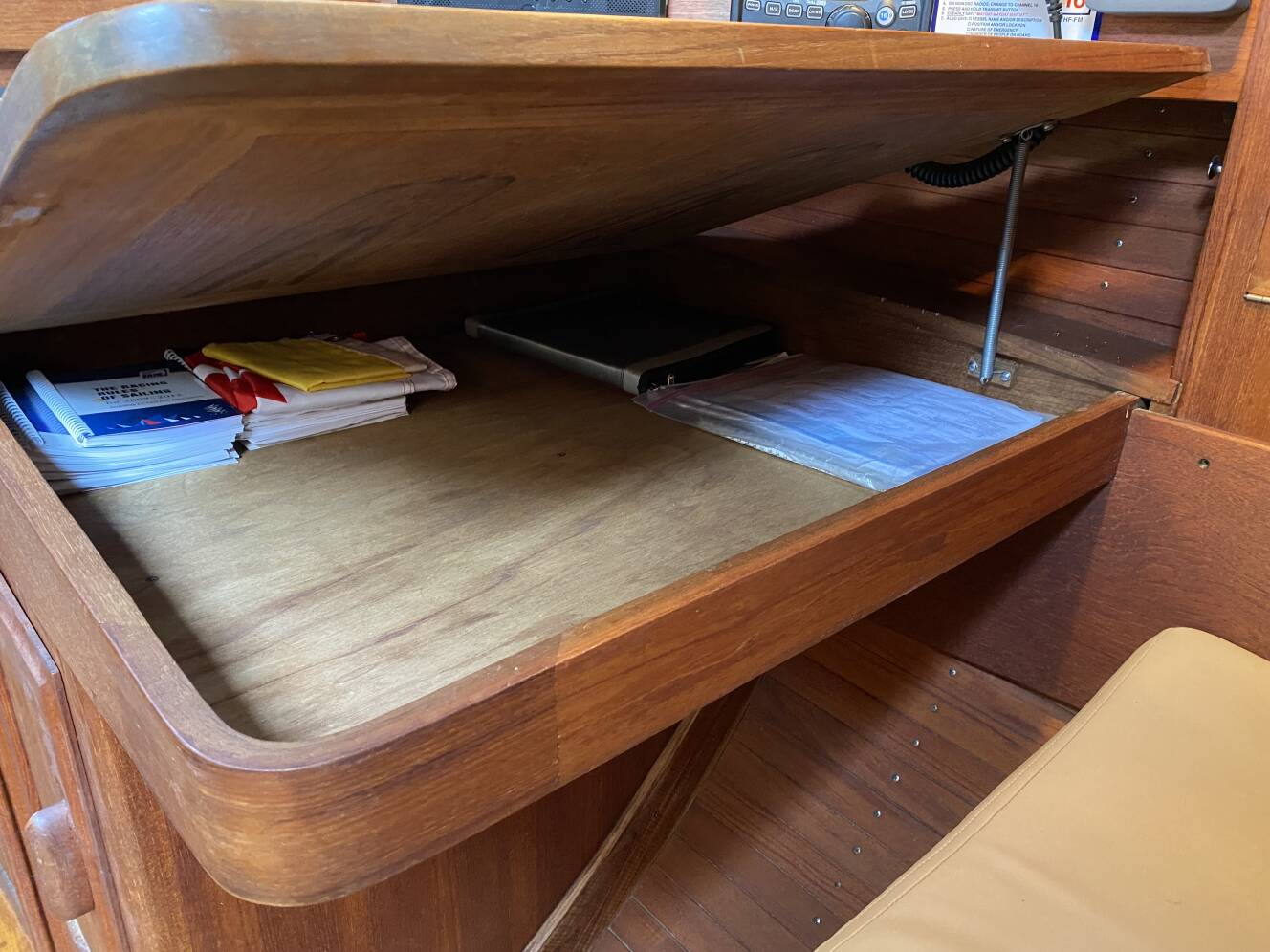 A photo of this 1989 J/Boats J/40