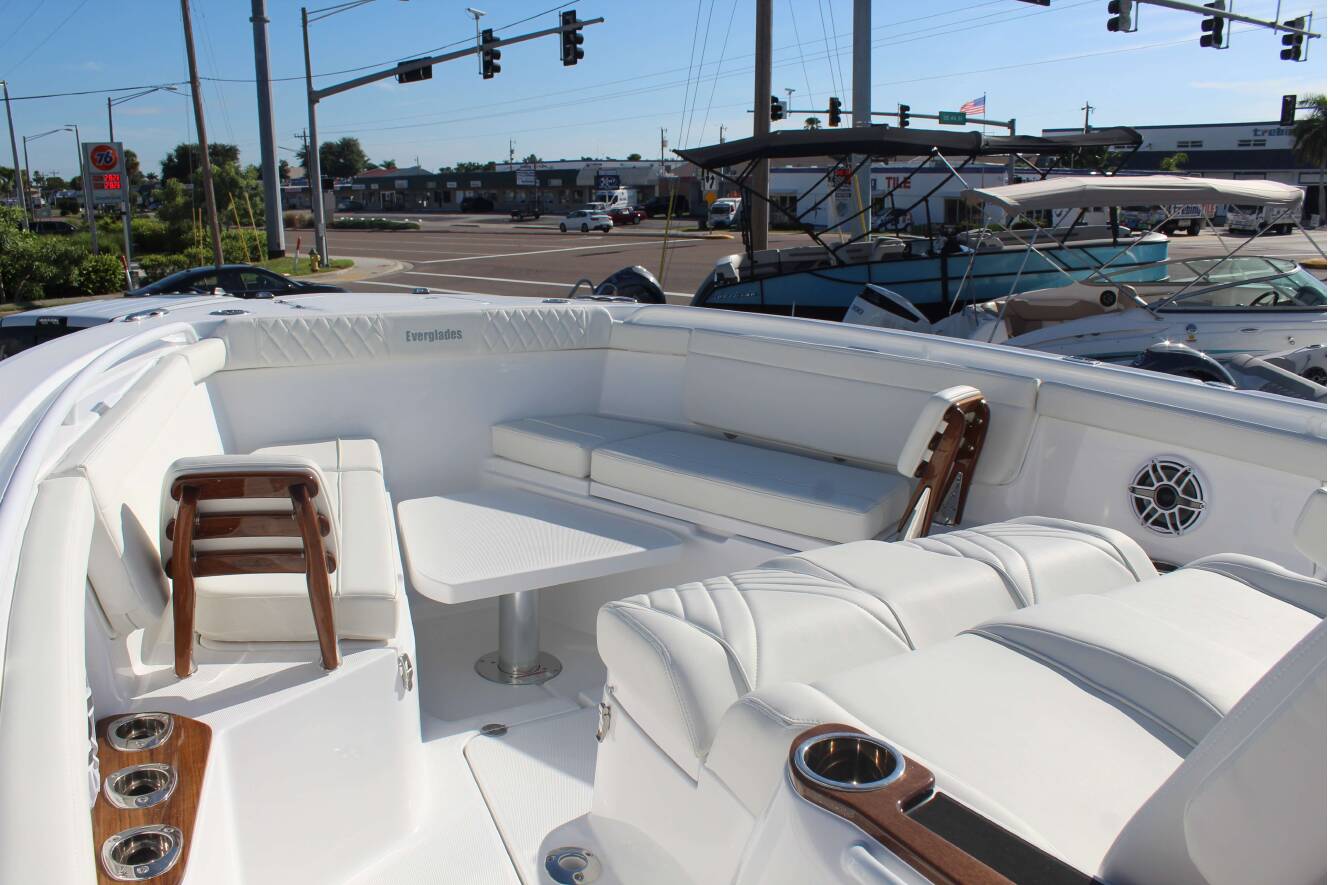 A photo of this 2026 Everglades 395 CC