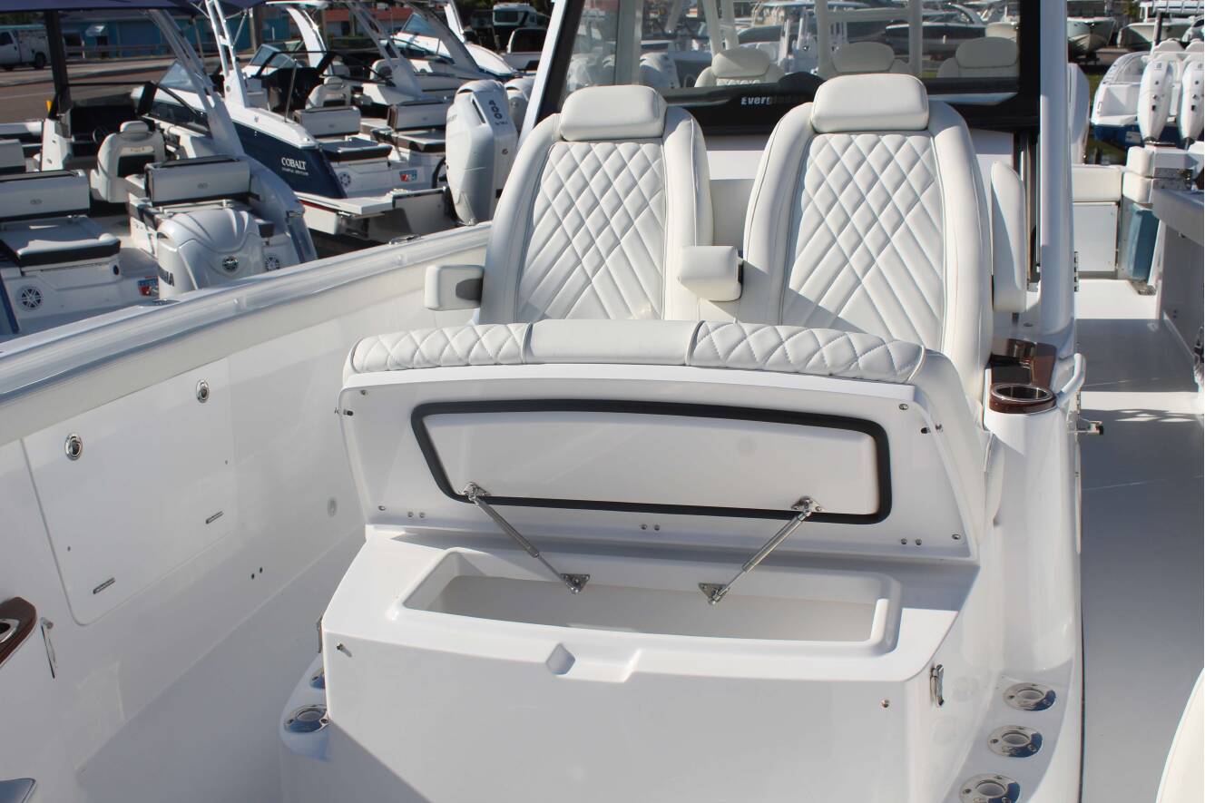 A photo of this 2026 Everglades 395 CC