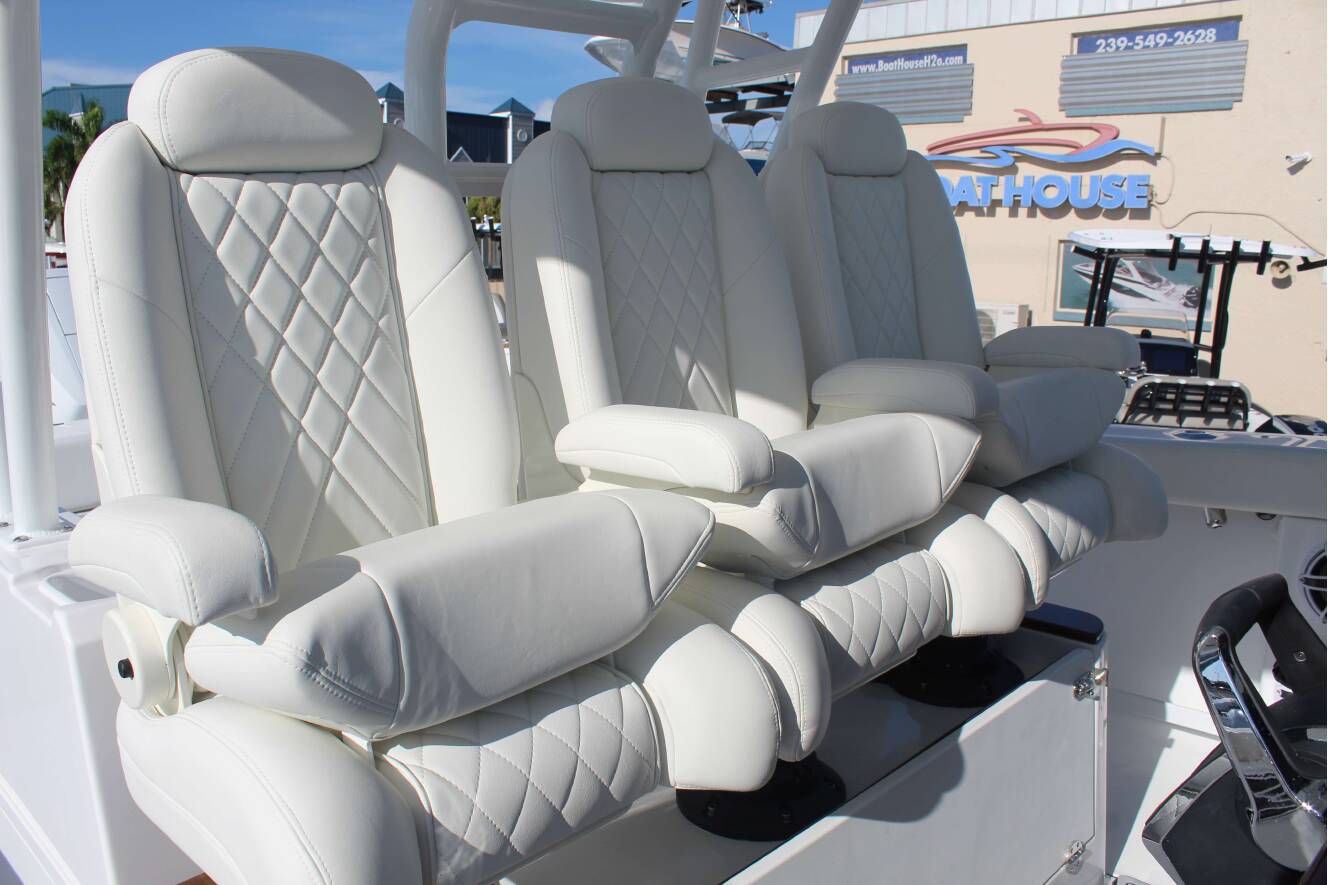A photo of this 2026 Everglades 395 CC
