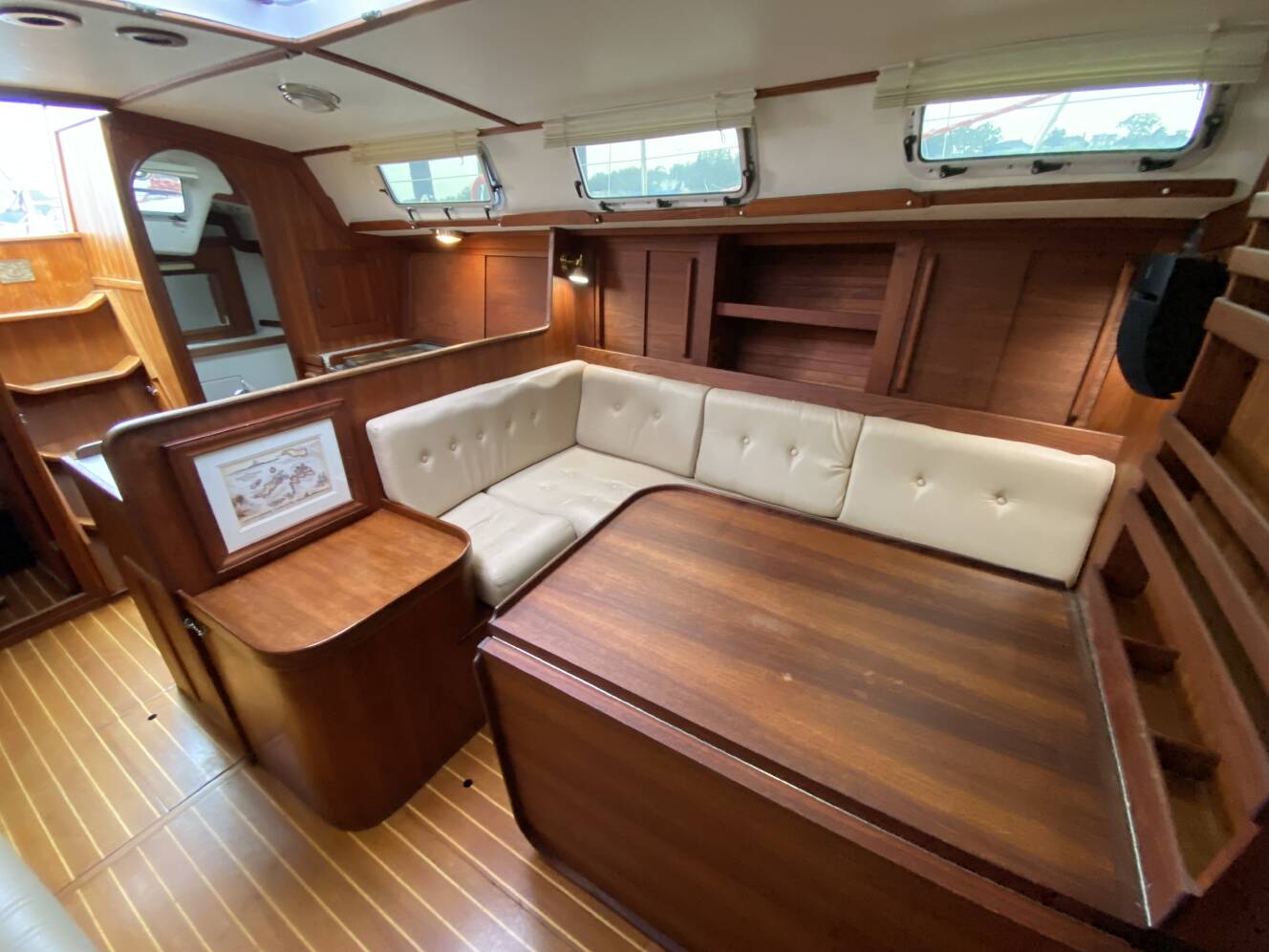 A photo of this 1989 J/Boats J/40