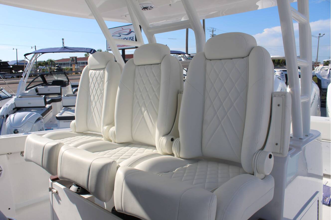 A photo of this 2026 Everglades 395 CC
