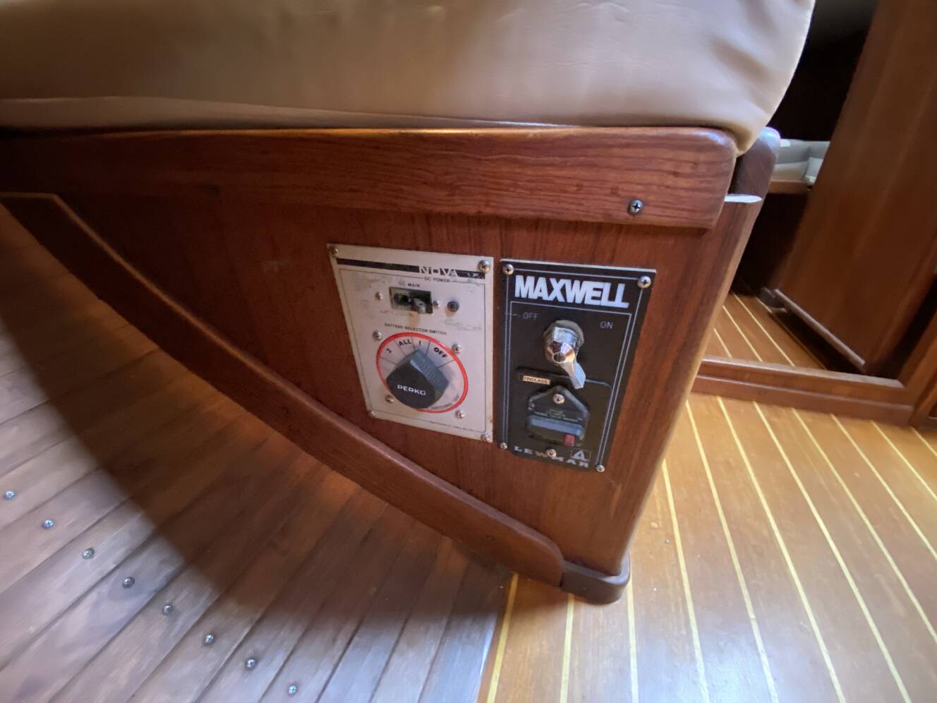A photo of this 1989 J/Boats J/40