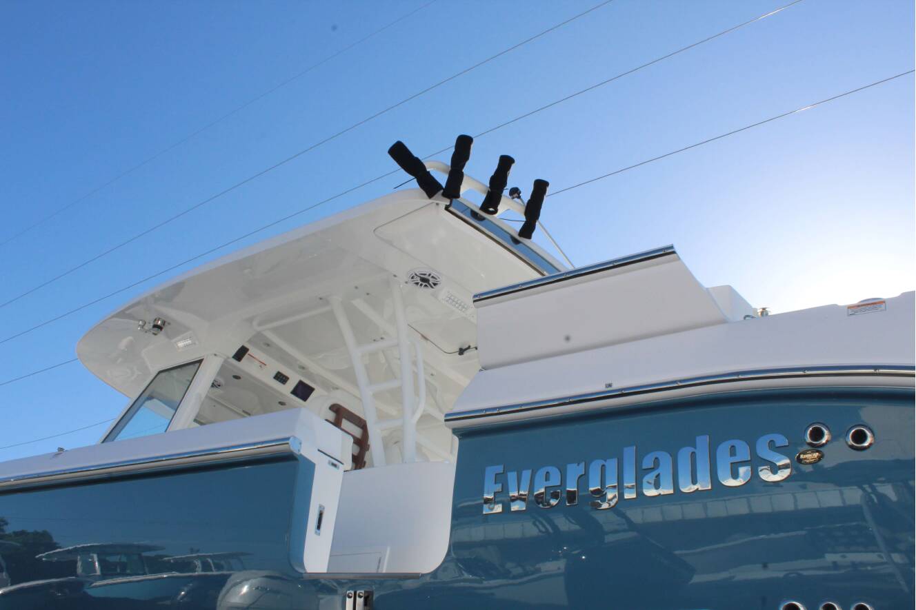 A photo of this 2026 Everglades 395 CC