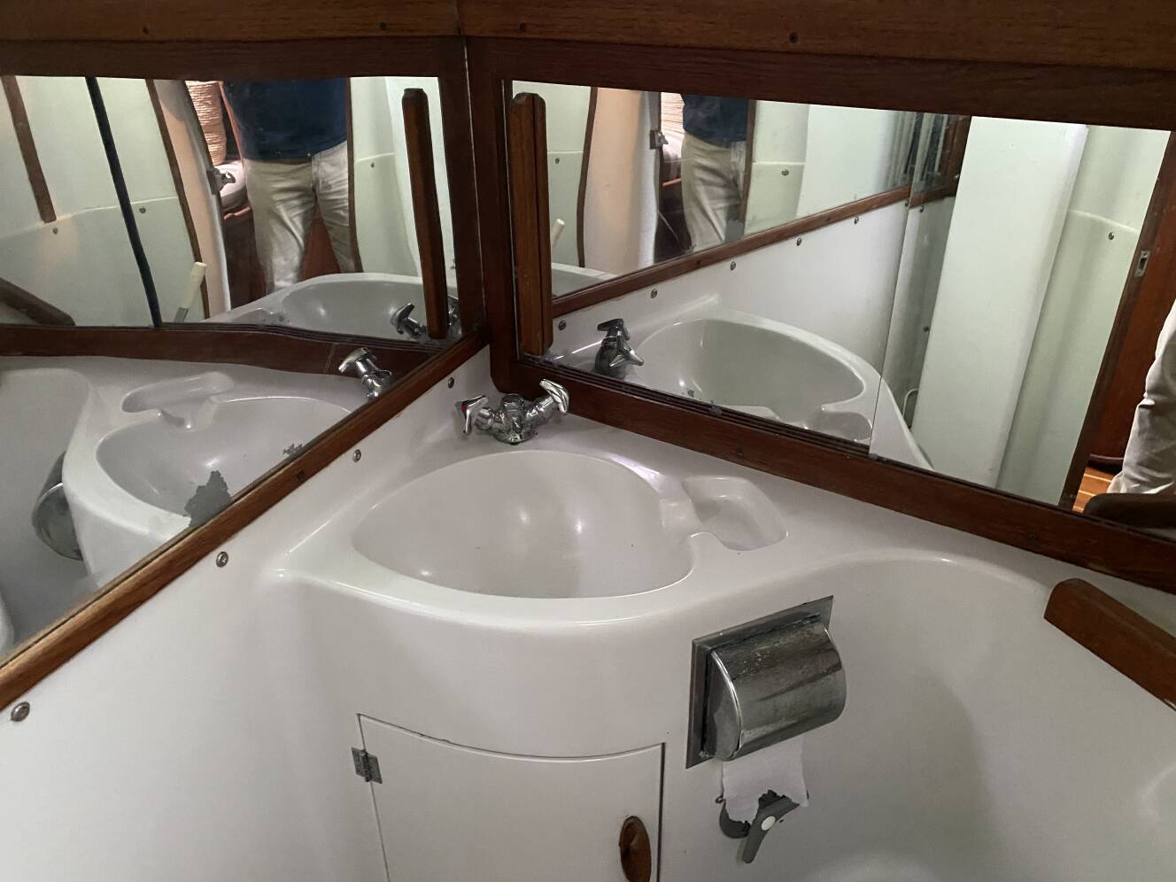 A photo of this 1989 J/Boats J/40