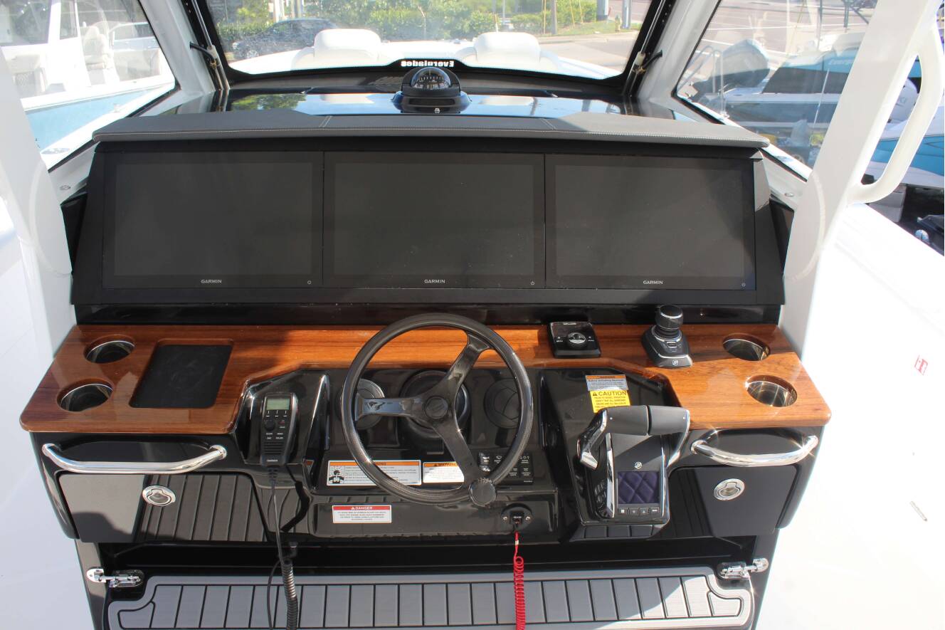 A photo of this 2026 Everglades 395 CC