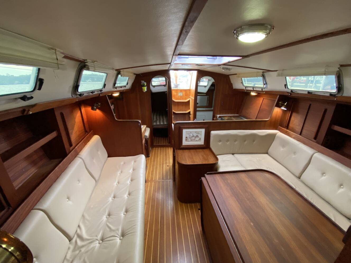 A photo of this 1989 J/Boats J/40