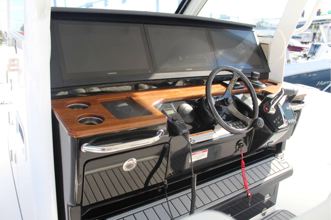 A photo of this 2026 Everglades 395 CC