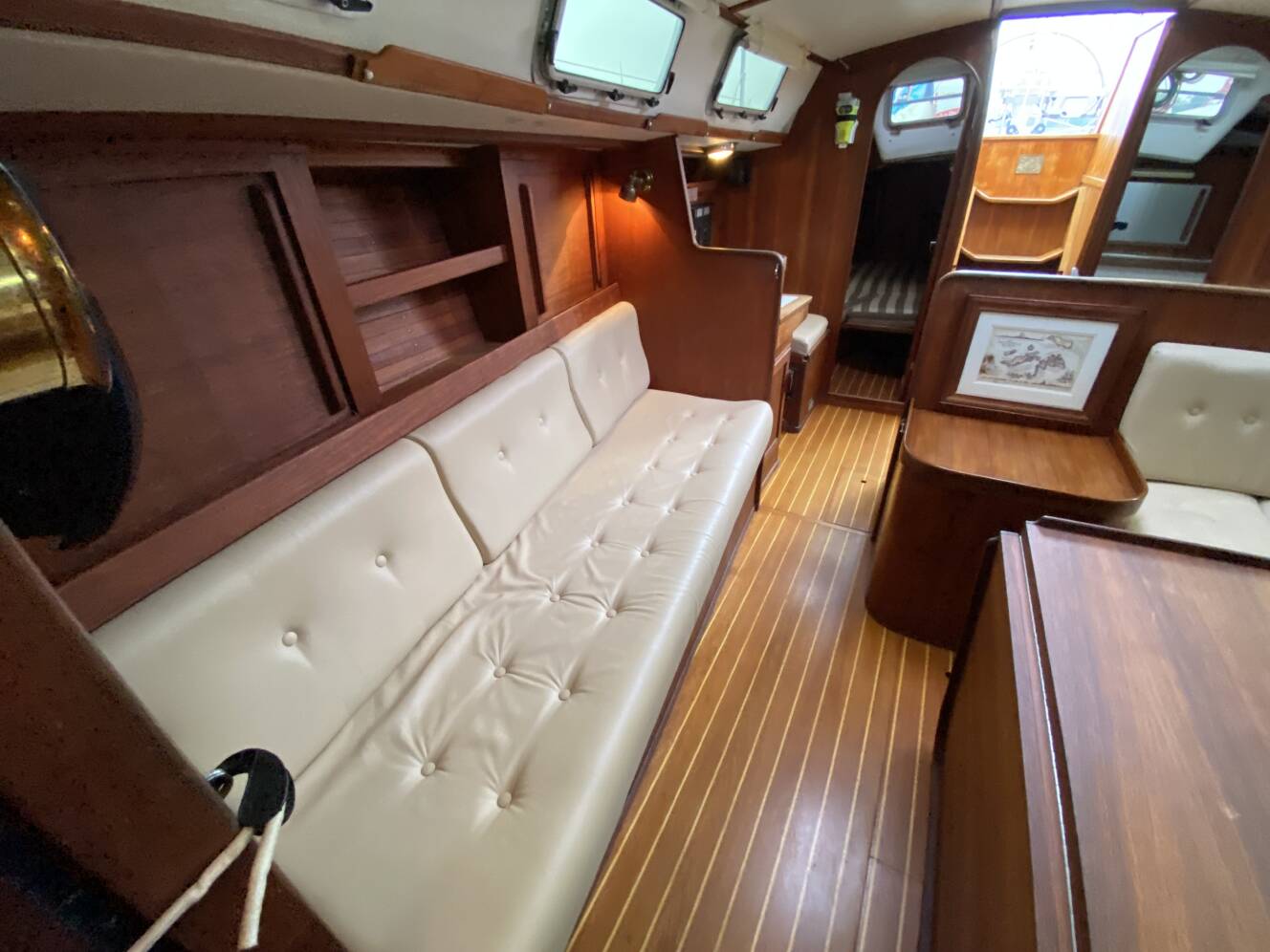 A photo of this 1989 J/Boats J/40