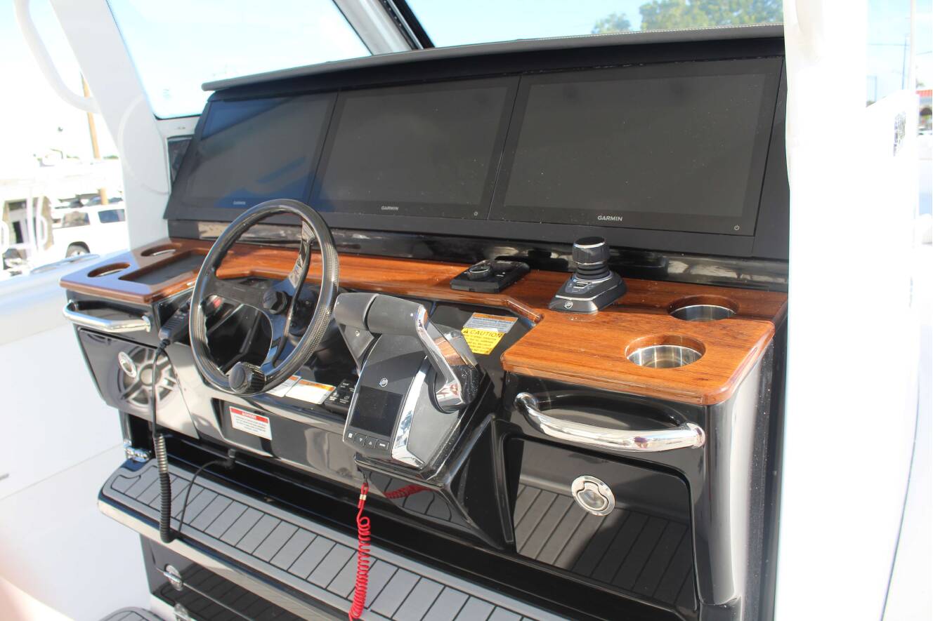 A photo of this 2026 Everglades 395 CC