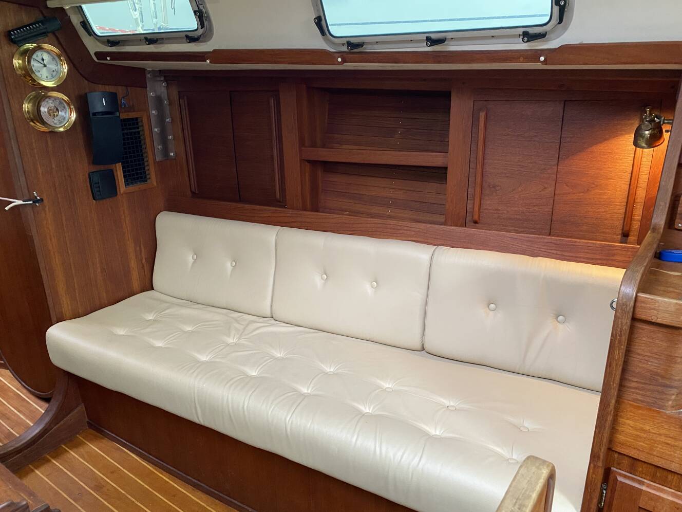 A photo of this 1989 J/Boats J/40