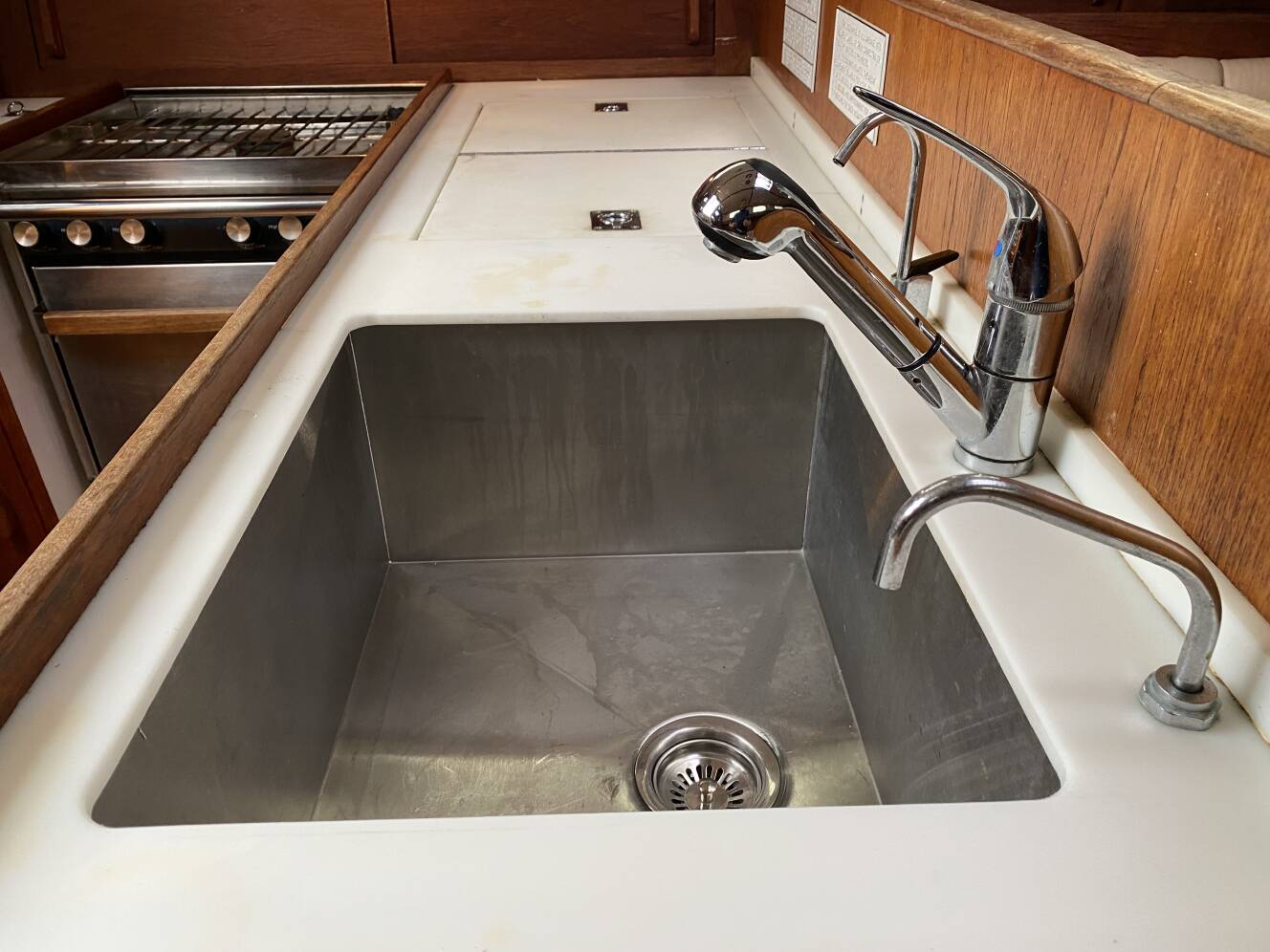 A photo of this 1989 J/Boats J/40