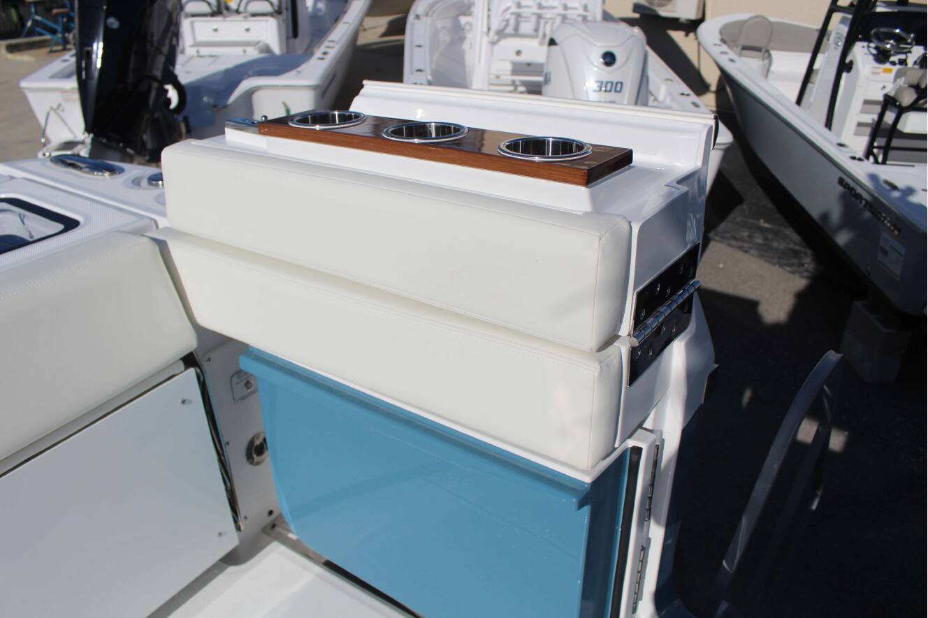 A photo of this 2026 Everglades 395 CC