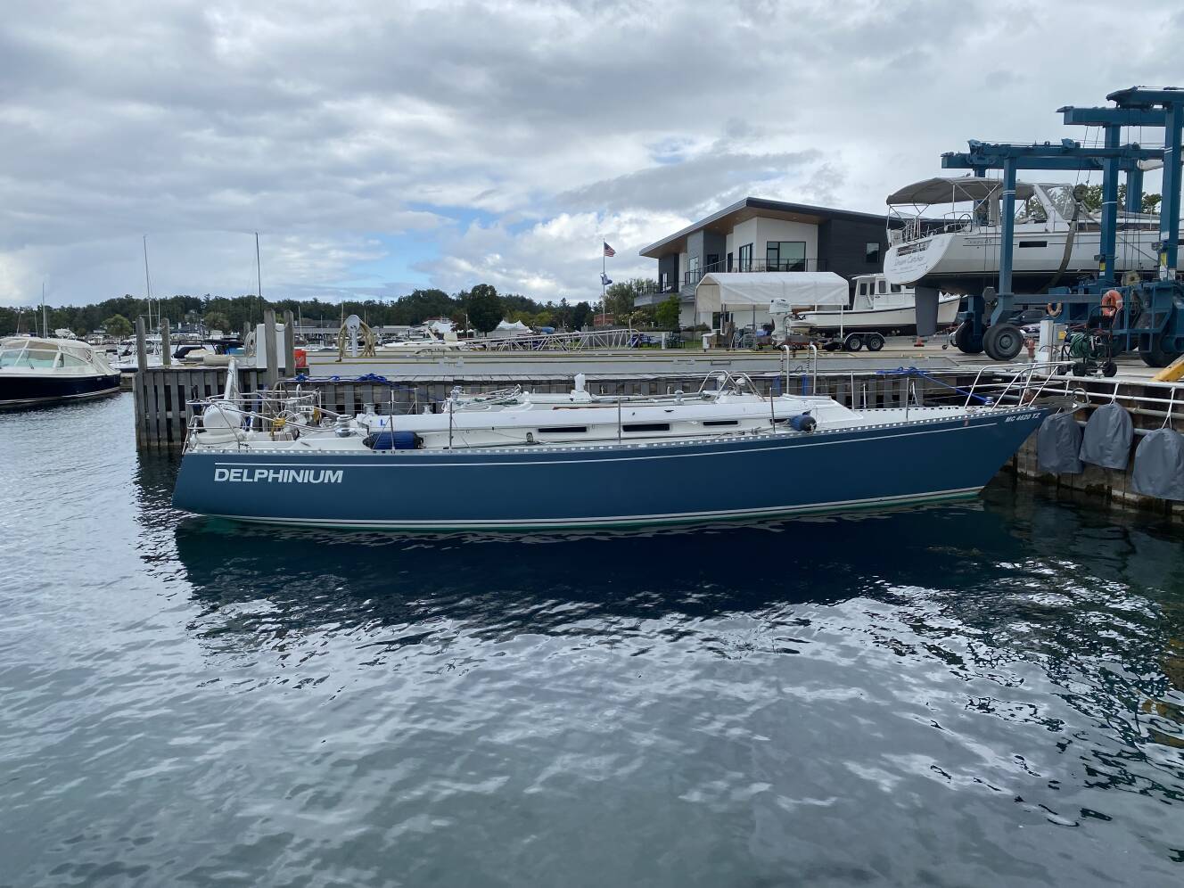 A photo of this 1989 J/Boats J/40