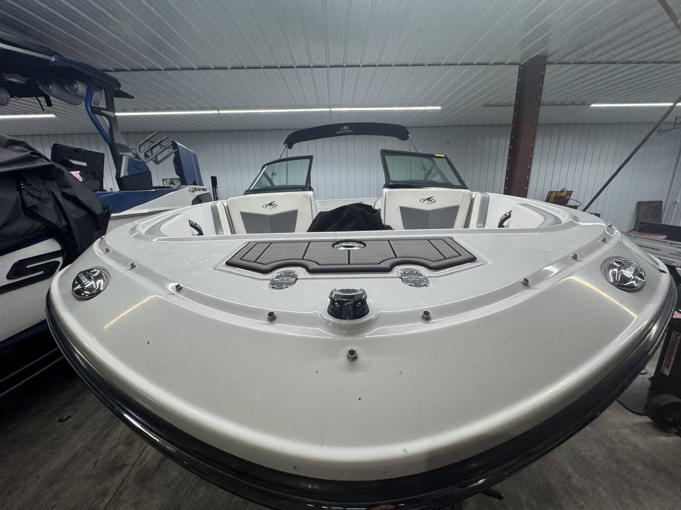 A photo of this 2018 Monterey M22
