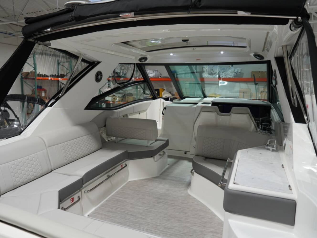 A photo of this 2026 Sea Ray Sundancer 320