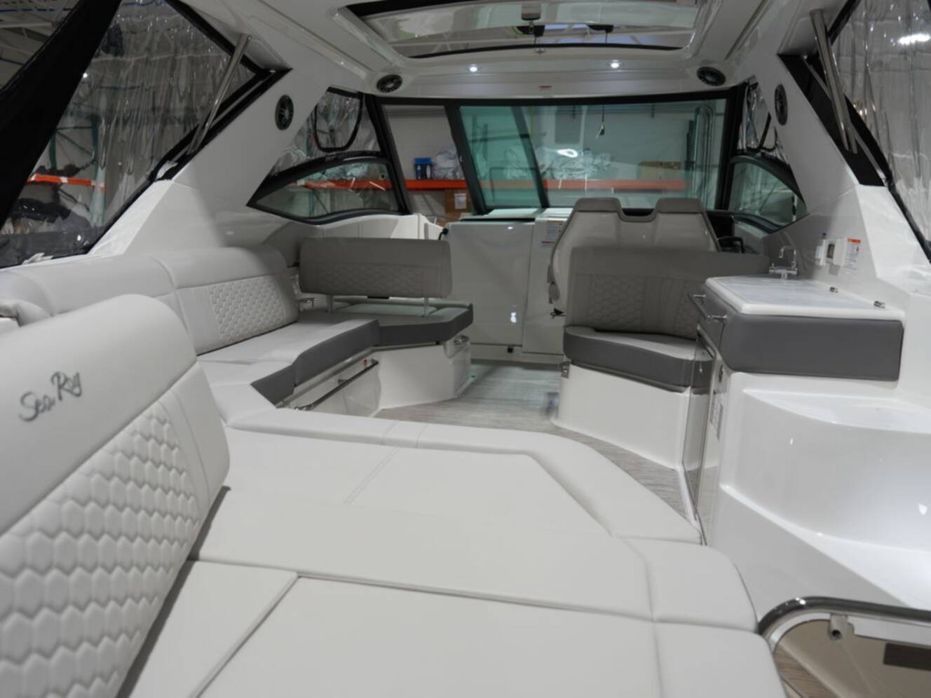 A photo of this 2026 Sea Ray Sundancer 320