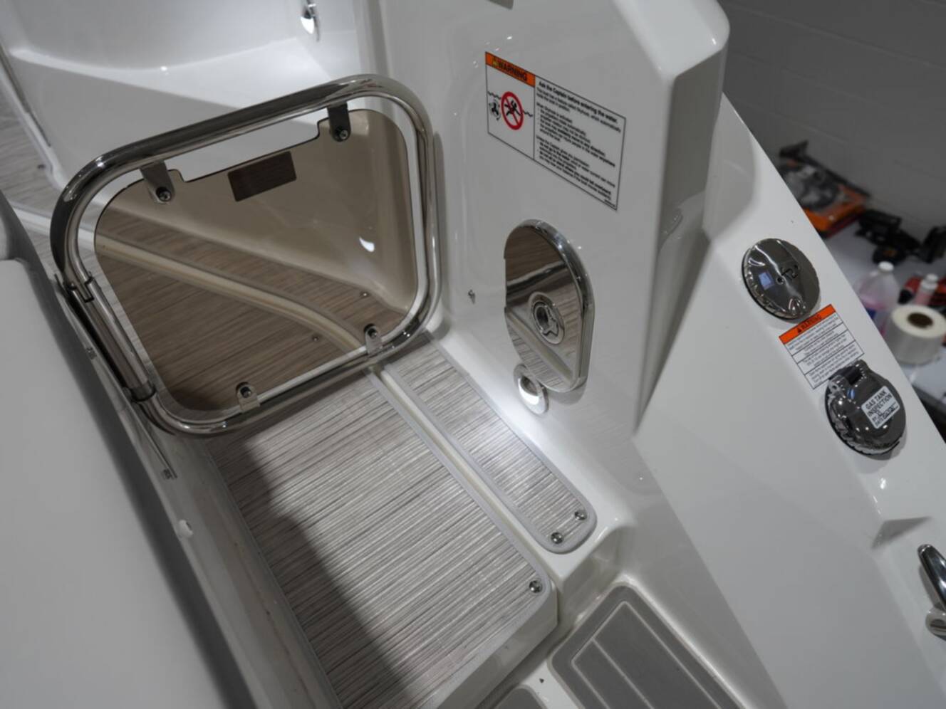 A photo of this 2026 Sea Ray Sundancer 320