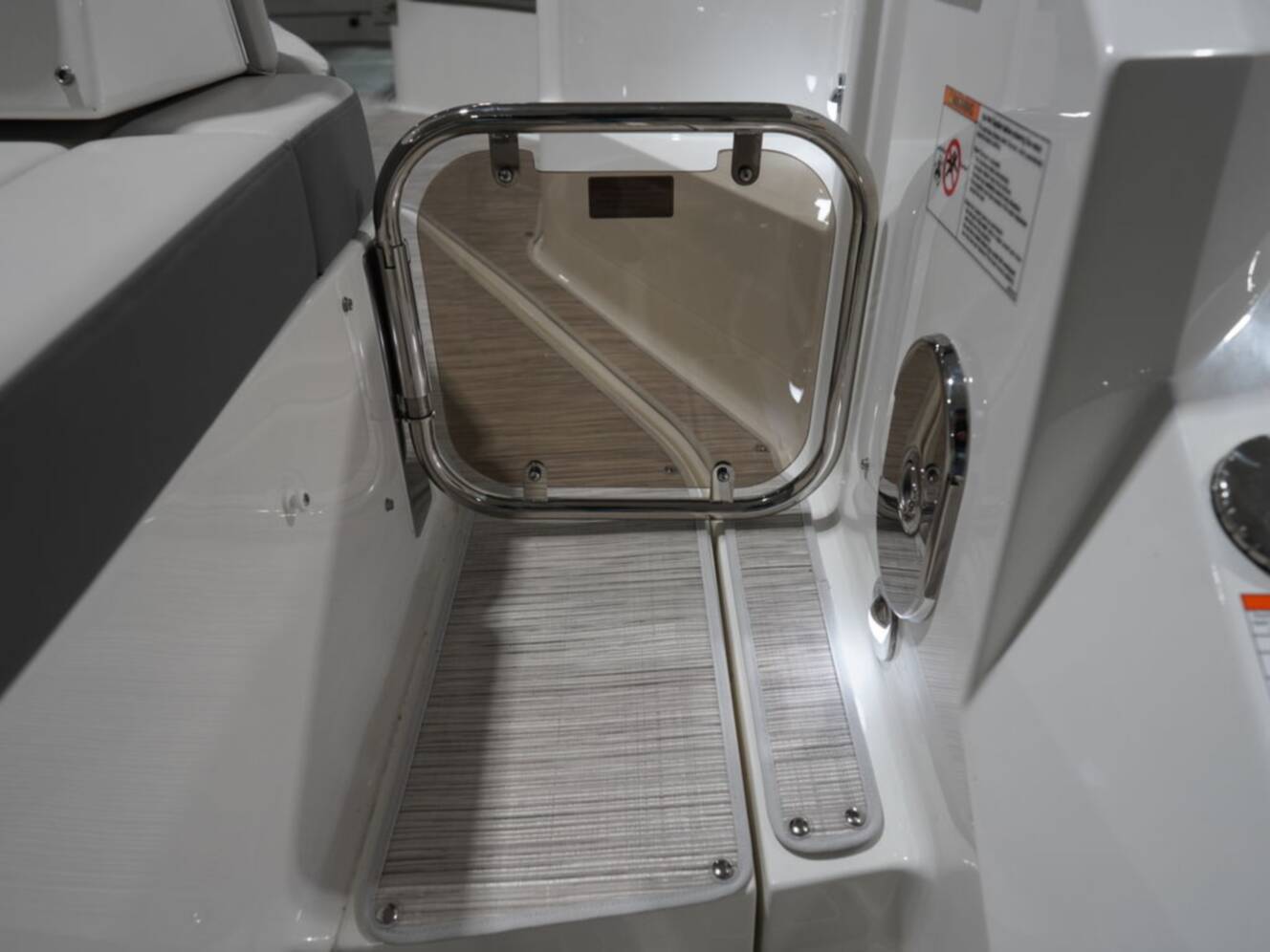 A photo of this 2026 Sea Ray Sundancer 320
