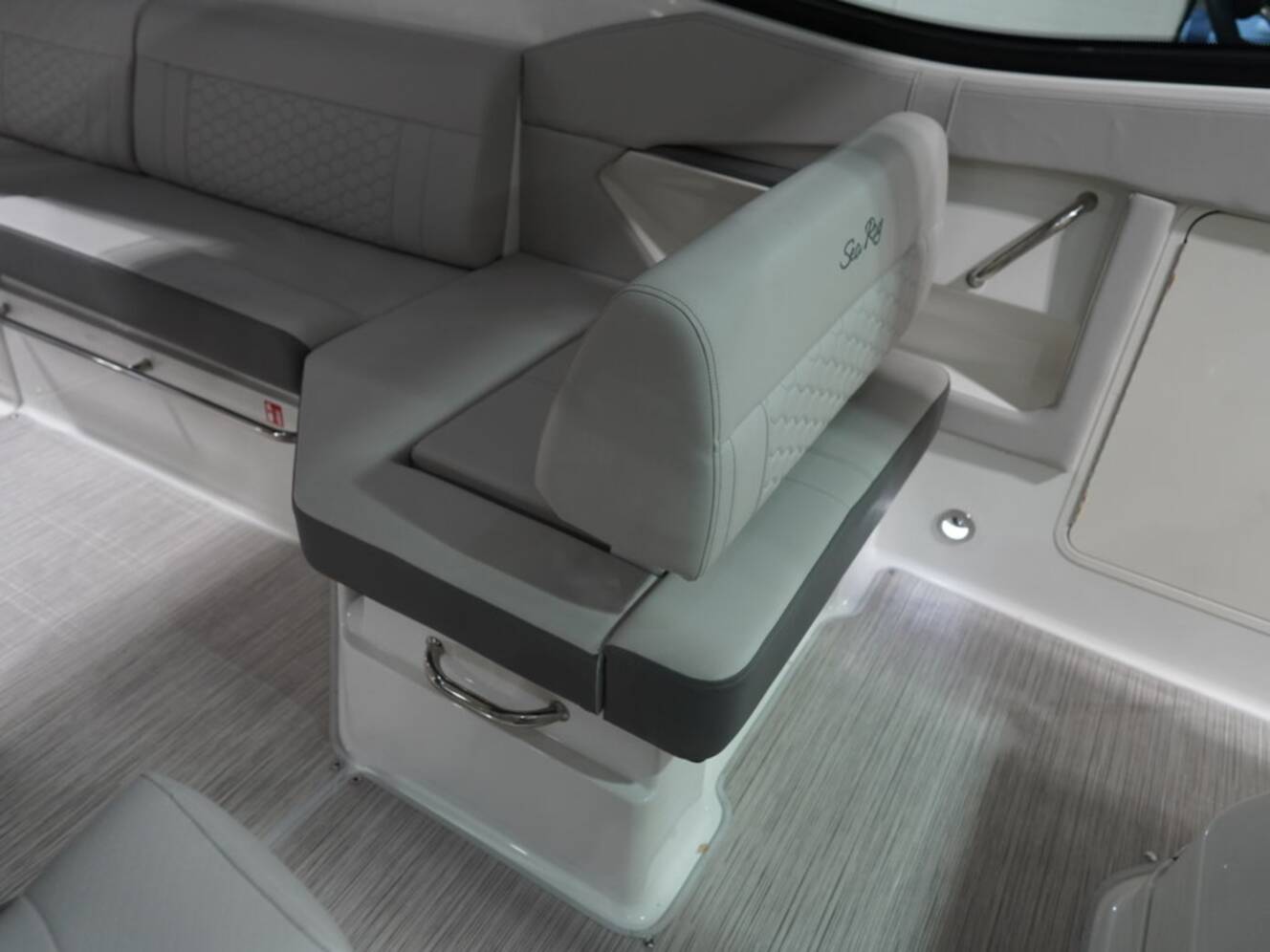 A photo of this 2026 Sea Ray Sundancer 320