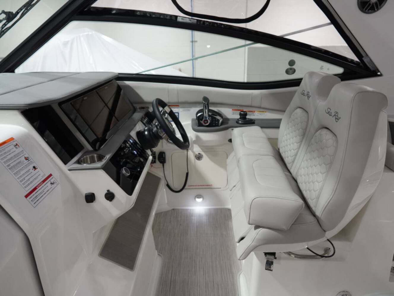 A photo of this 2026 Sea Ray Sundancer 320
