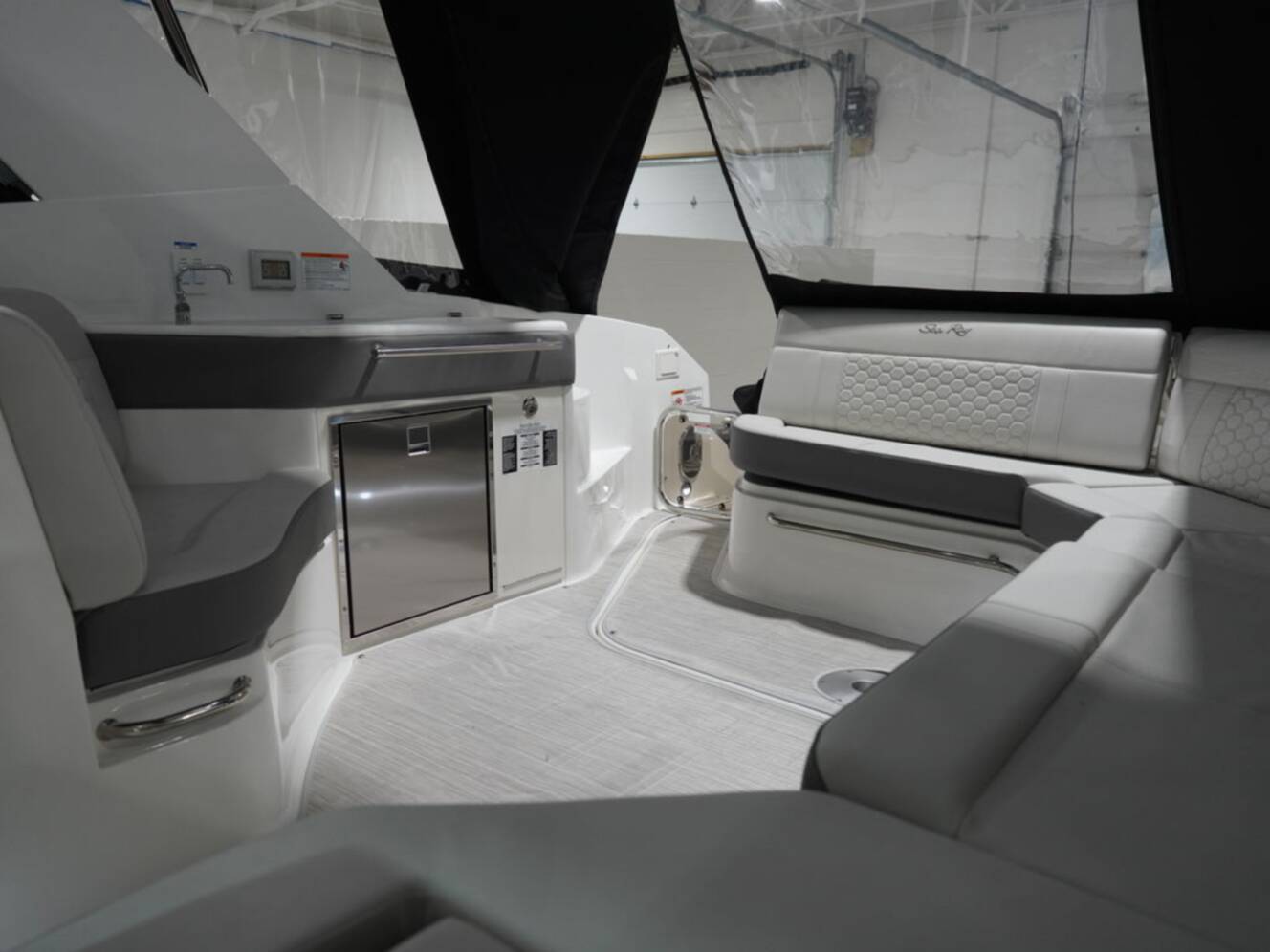 A photo of this 2026 Sea Ray Sundancer 320