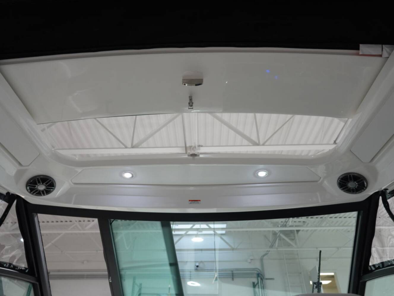 A photo of this 2026 Sea Ray Sundancer 320