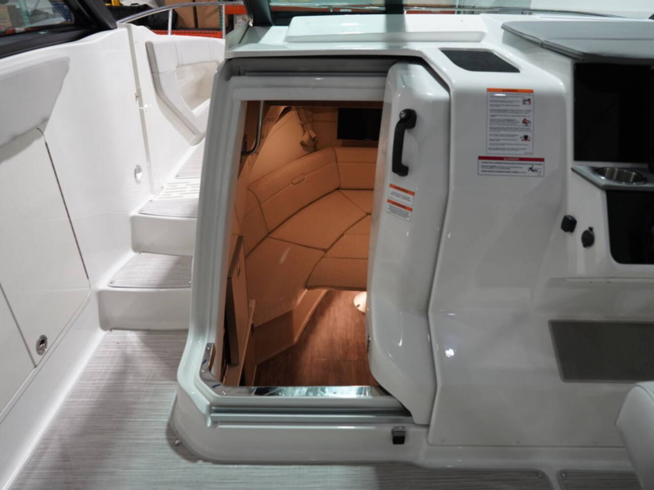A photo of this 2026 Sea Ray Sundancer 320