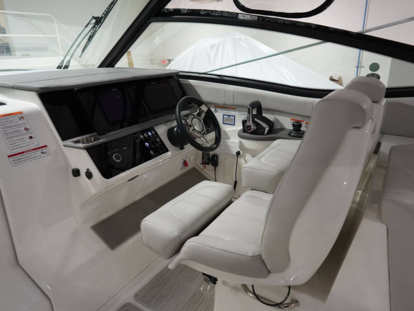 A photo of this 2026 Sea Ray Sundancer 320