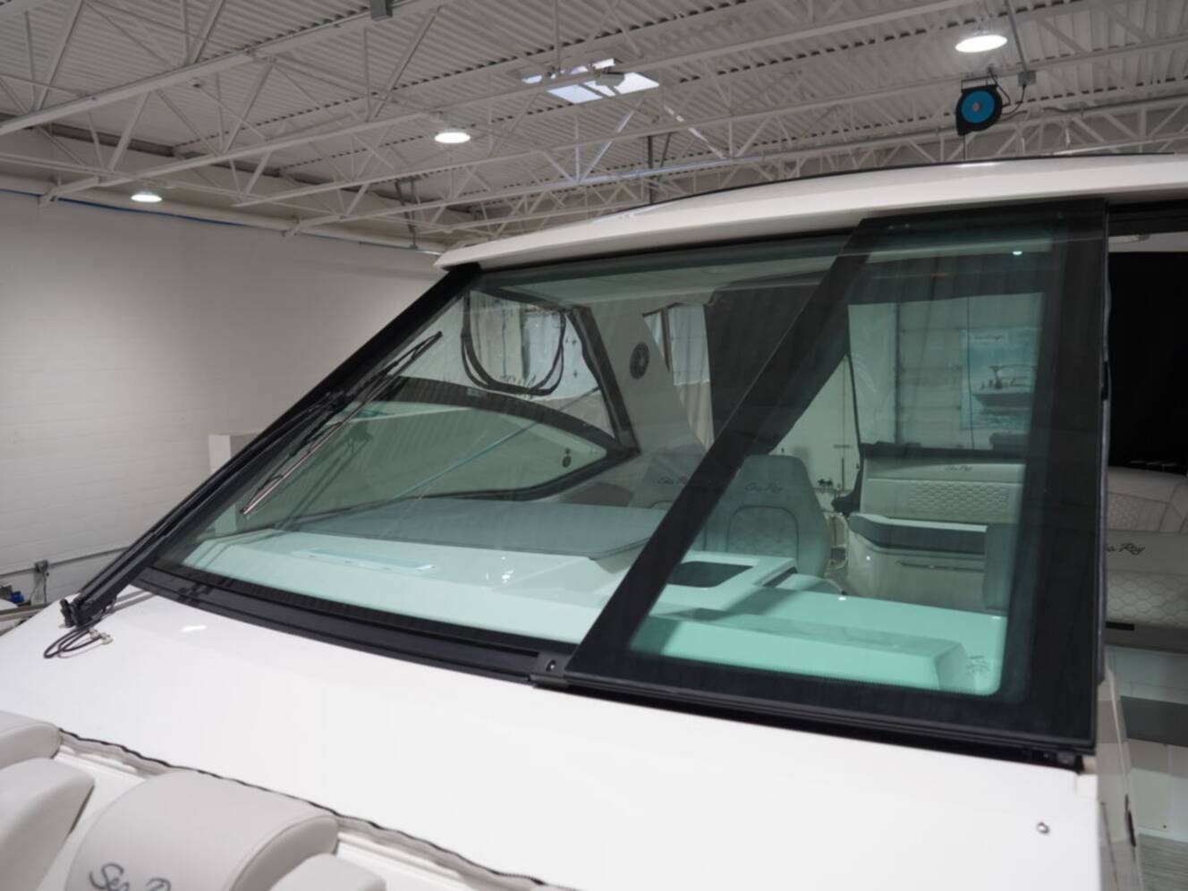 A photo of this 2026 Sea Ray Sundancer 320